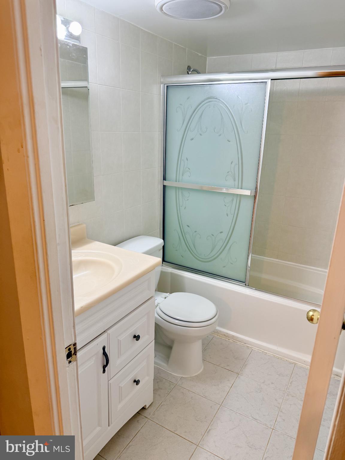 5 Suntop Court, Unit T1 Baltimore, MD 21209 - Photo 6 of 14 Modern bathroom with elegant glass shower.