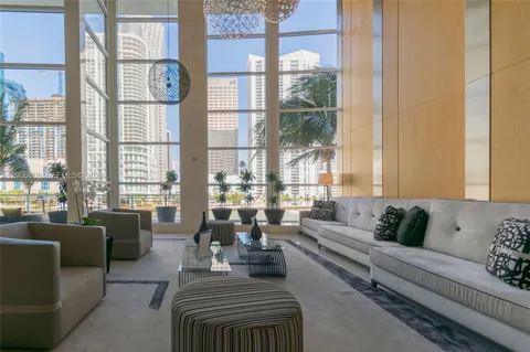 $1,190,000 | 901 Brickell Key Boulevard, Unit 1009, Miami, FL 33131
