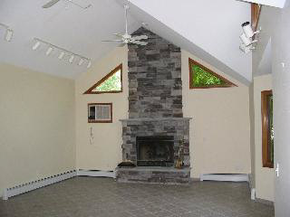 1765 West Temperance Road Temperance, MI 48182 - Photo 9 of 16 Great room