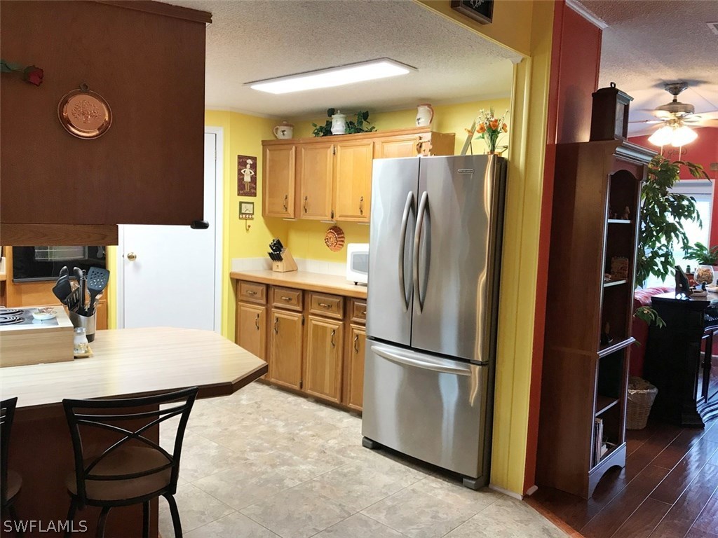 10441 Circle Pine Road North Fort Myers, FL 33903 - Photo 10 of 20 a kitchen with refrigerator and sink
