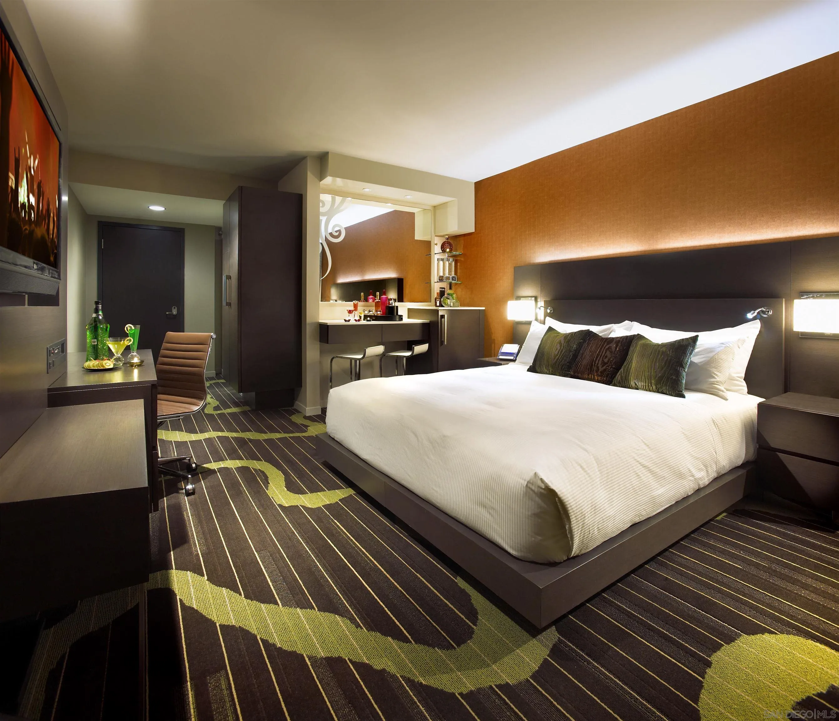 207 Fifth Avenue, Unit 507 San Diego, CA 92101 - Photo 2 of 12 a bedroom with double bed and a lamp