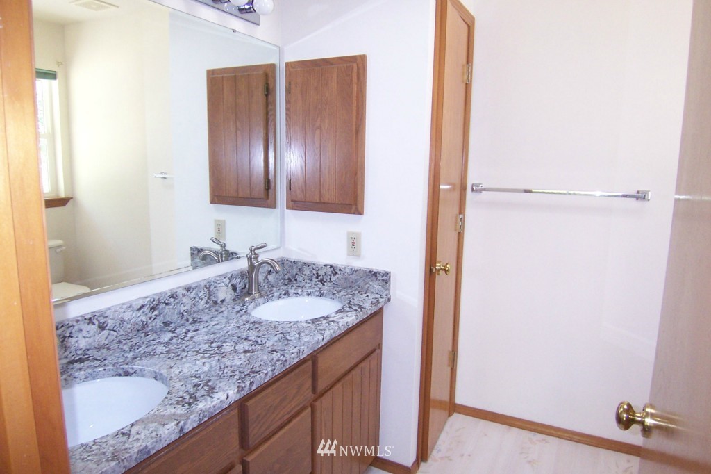 6937 Southeast Olalla Valley Road Port Orchard, WA 98367 - Photo 19 of 24 Gallery Image 19