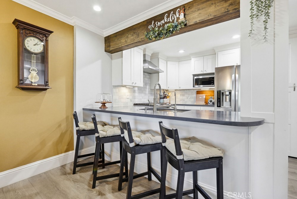 47 Vía Lavendera Rancho Santa Margarita, CA 92688 - Photo 14 of 40 a kitchen with a table chairs refrigerator and microwave