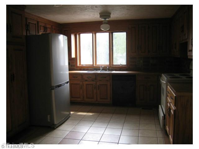 606 Spring Street Mount Airy, NC 27030 - Photo 2 of 4 Kitchen.