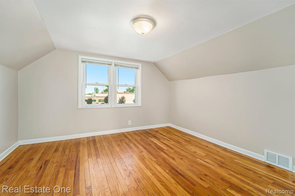 2106 John R Road Troy, MI 48083 - Photo 11 of 16