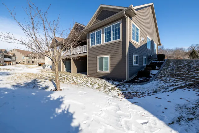 $459,900 | 282 Lower Woodford Circle, West Bend, WI 53090