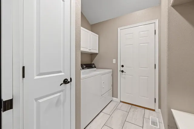 $459,900 | 282 Lower Woodford Circle, West Bend, WI 53090