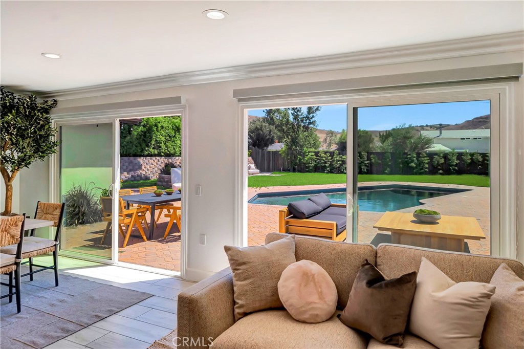 5420 Parkmor Road Calabasas, CA 91302 - Photo 7 of 42 Gallery Image 7