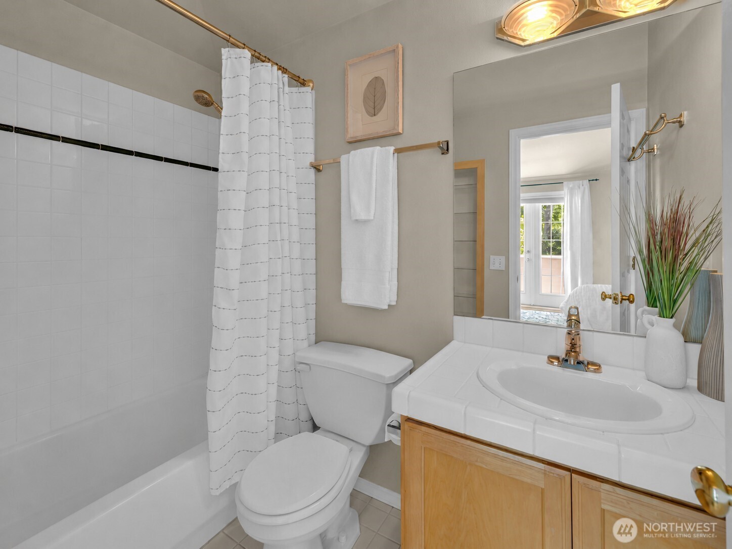4720 Interlake Avenue North Seattle, WA 98103 - Photo 24 of 40