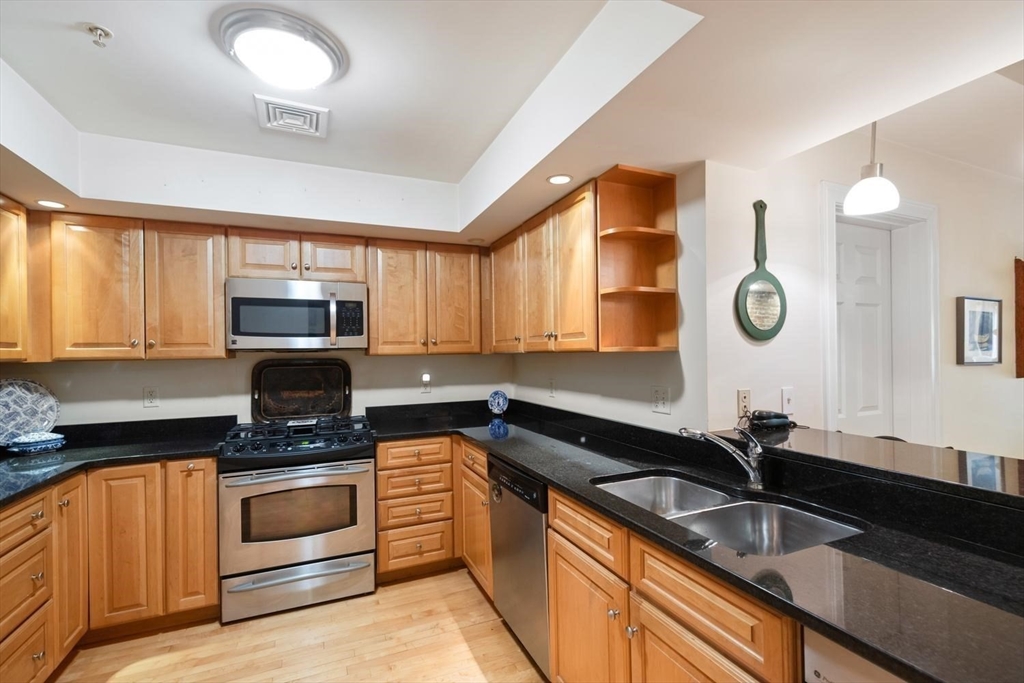 196 Main Street, Unit 1 Gloucester, MA 01930 - Photo 10 of 36