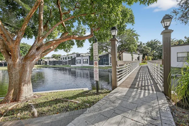 $432,000 | 9703 North New River Canal Road, Unit 103, Plantation, FL 33324