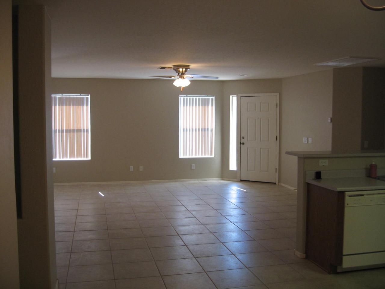 42229 Venture Road Maricopa, AZ 85138 - Photo 3 of 6 Greatroom
