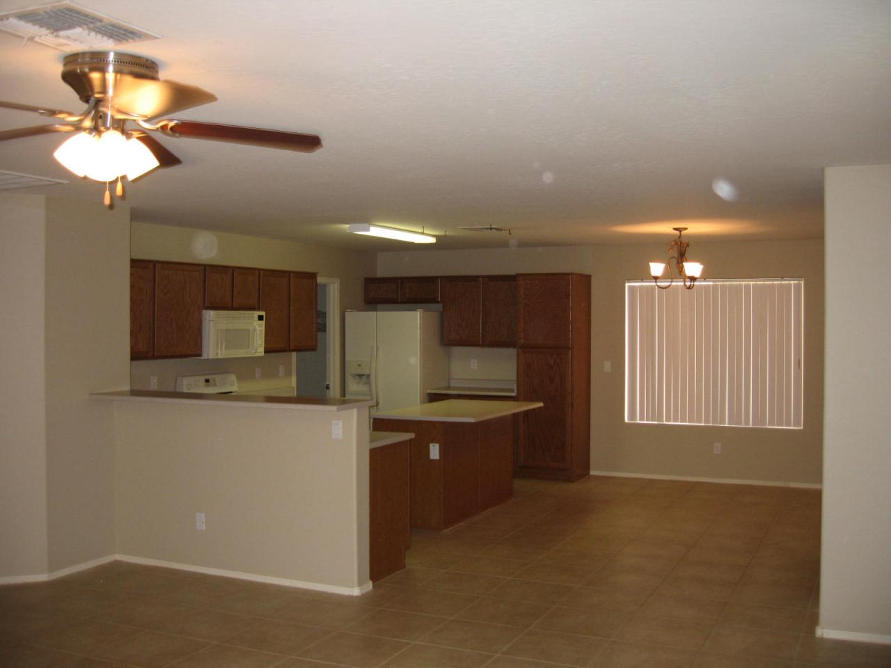 42229 Venture Road Maricopa, AZ 85138 - Photo 5 of 6 Kitchen/Greatroom