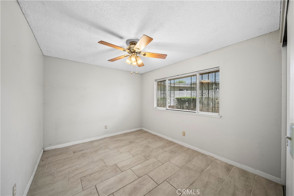 820 South Alessandro Street Hemet, CA 92543 - Photo 21 of 37 an empty room with a window