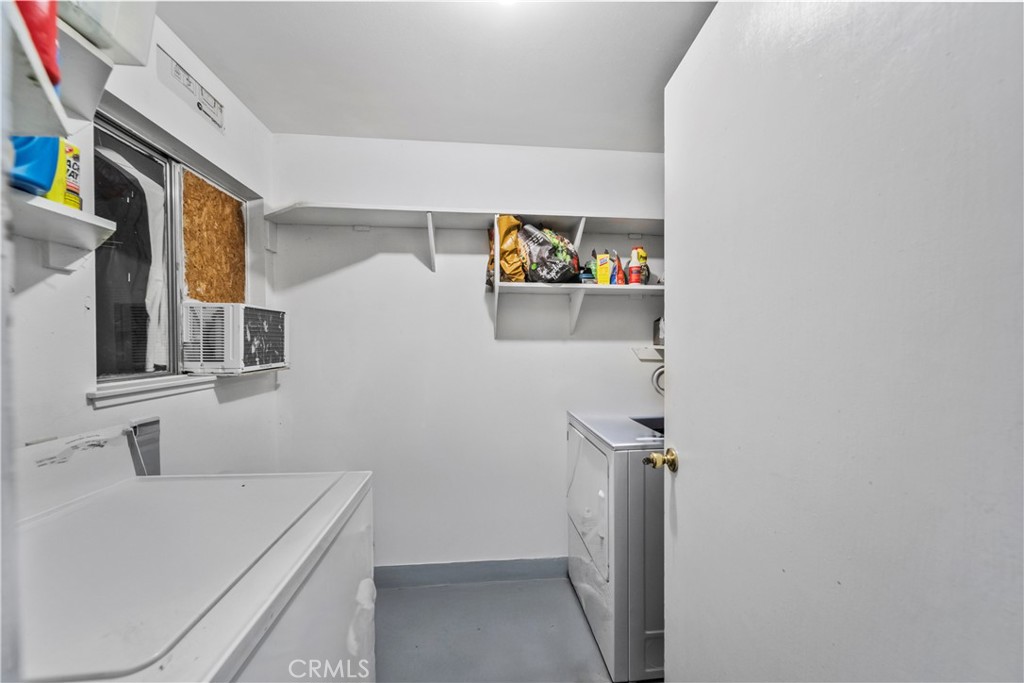 820 South Alessandro Street Hemet, CA 92543 - Photo 24 of 37 a bathroom with a sink and a mirror