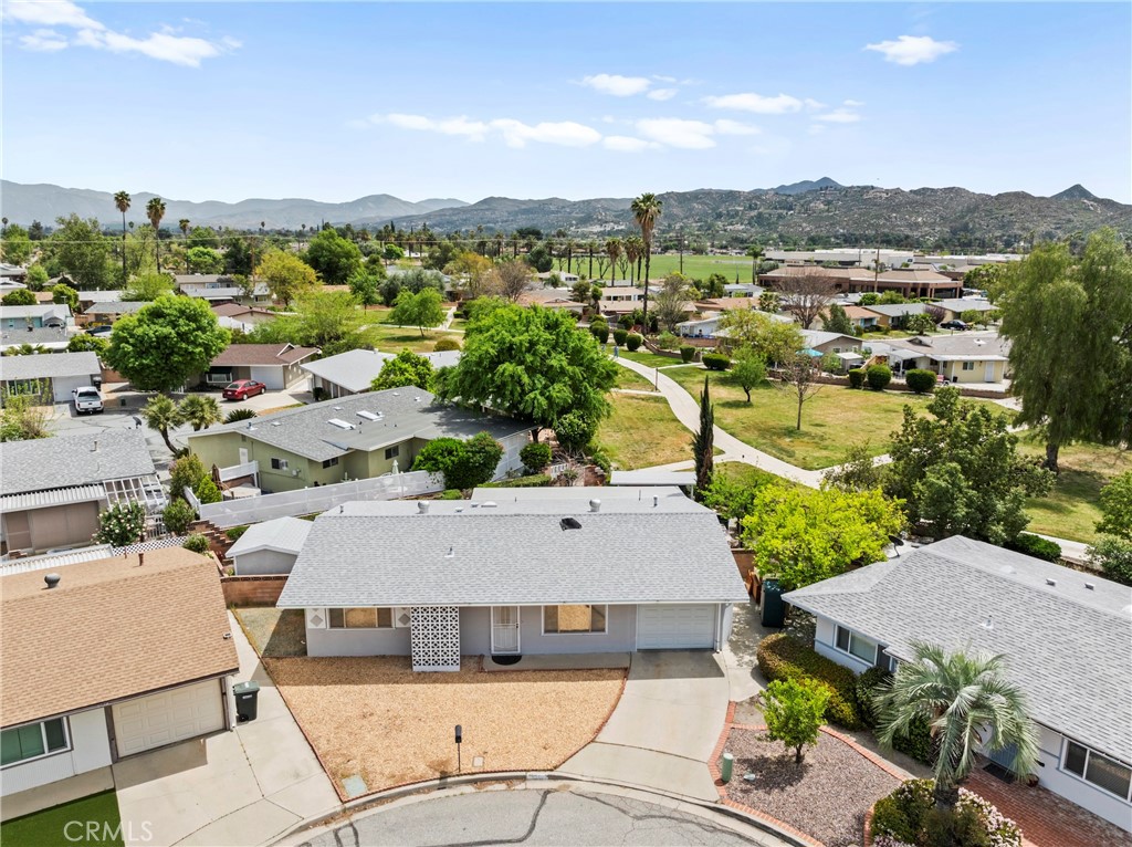 820 South Alessandro Street Hemet, CA 92543 - Photo 35 of 37 an aerial view of a house with a garden