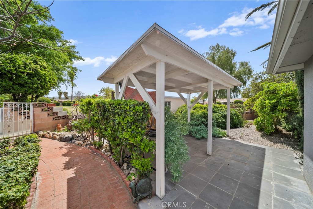 820 South Alessandro Street Hemet, CA 92543 - Photo 6 of 37 a front view of a house with a yard