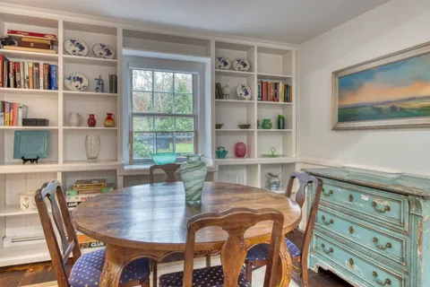 16 Sunninghill Road, Southampton, NY 11968