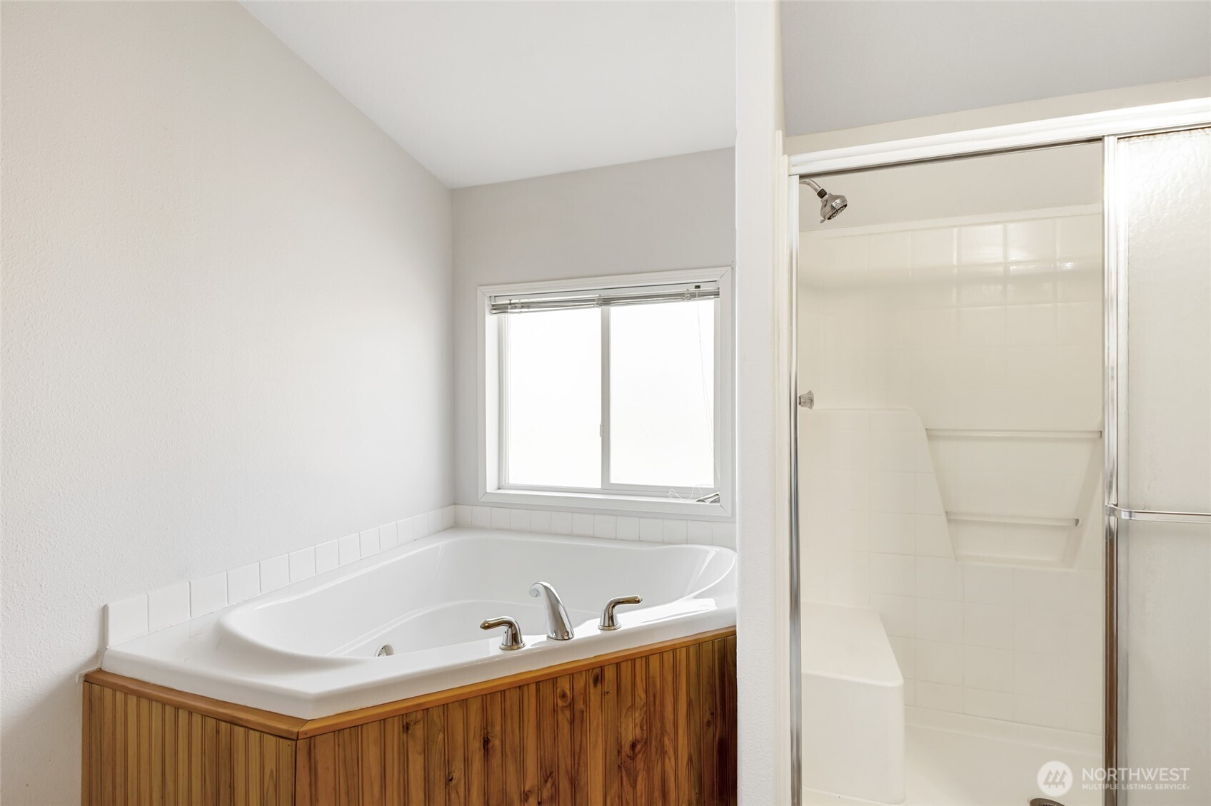 12455 Dodson Road Northwest Ephrata, WA 98823 - Photo 14 of 40 a bathroom with a tub a sink and a window