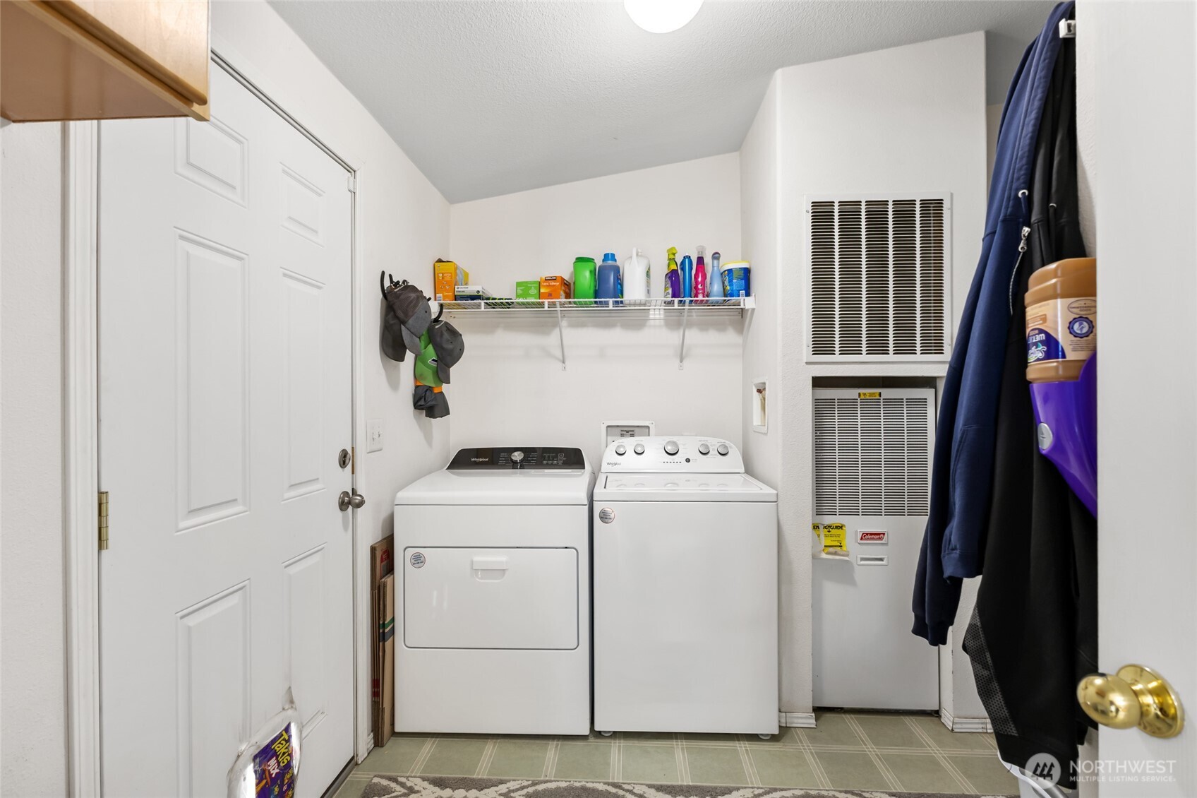 12455 Dodson Road Northwest Ephrata, WA 98823 - Photo 22 of 40 a utility room with dryer and washer
