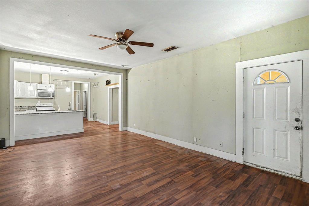714 Ritchey Street Gainesville, TX 76240 - Photo 7 of 30