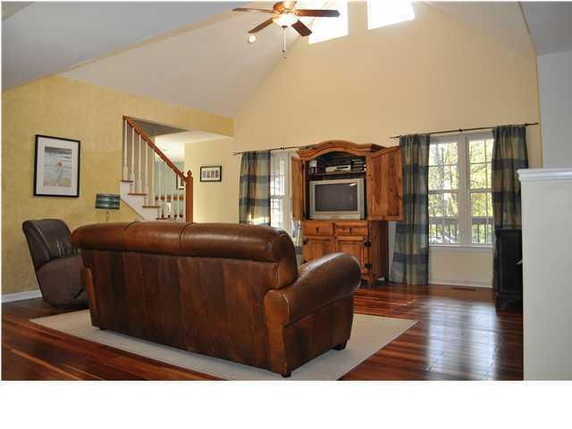 10773 Loop Road Soddy Daisy, TN 37379 - Photo 3 of 22 20150127163427166590000000-o