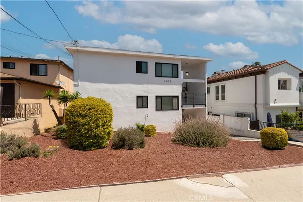 $2,595 | 2209 Carnegie Lane, Unit 2, Redondo Beach, CA 90278