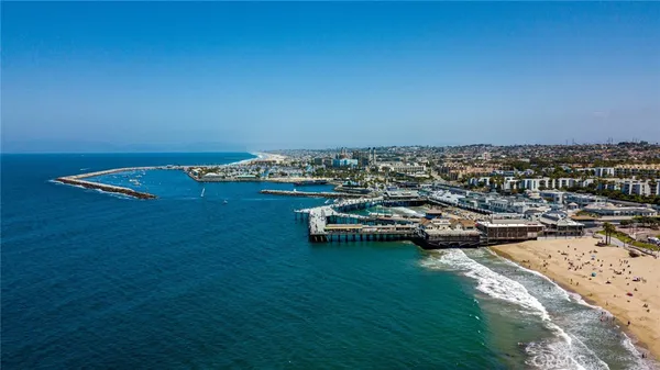 $2,595 | 2209 Carnegie Lane, Unit 2, Redondo Beach, CA 90278