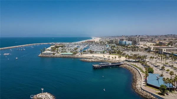 $2,595 | 2209 Carnegie Lane, Unit 2, Redondo Beach, CA 90278