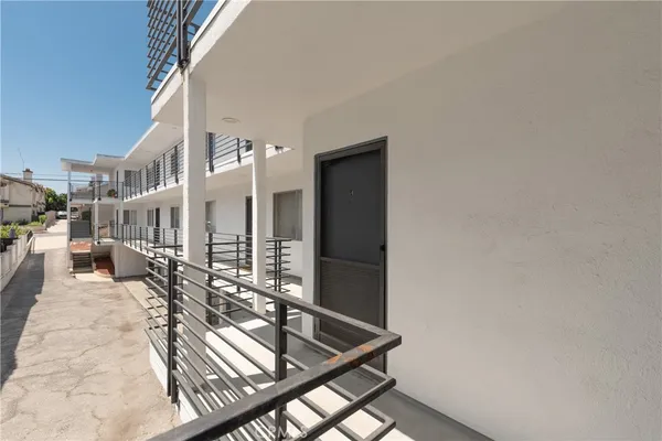 $2,595 | 2209 Carnegie Lane, Unit 2, Redondo Beach, CA 90278