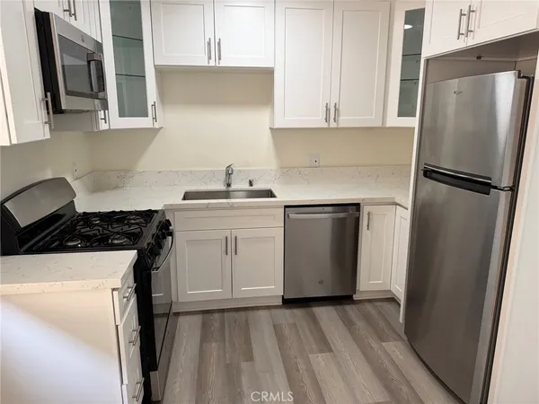 $2,595 | 2209 Carnegie Lane, Unit 2, Redondo Beach, CA 90278