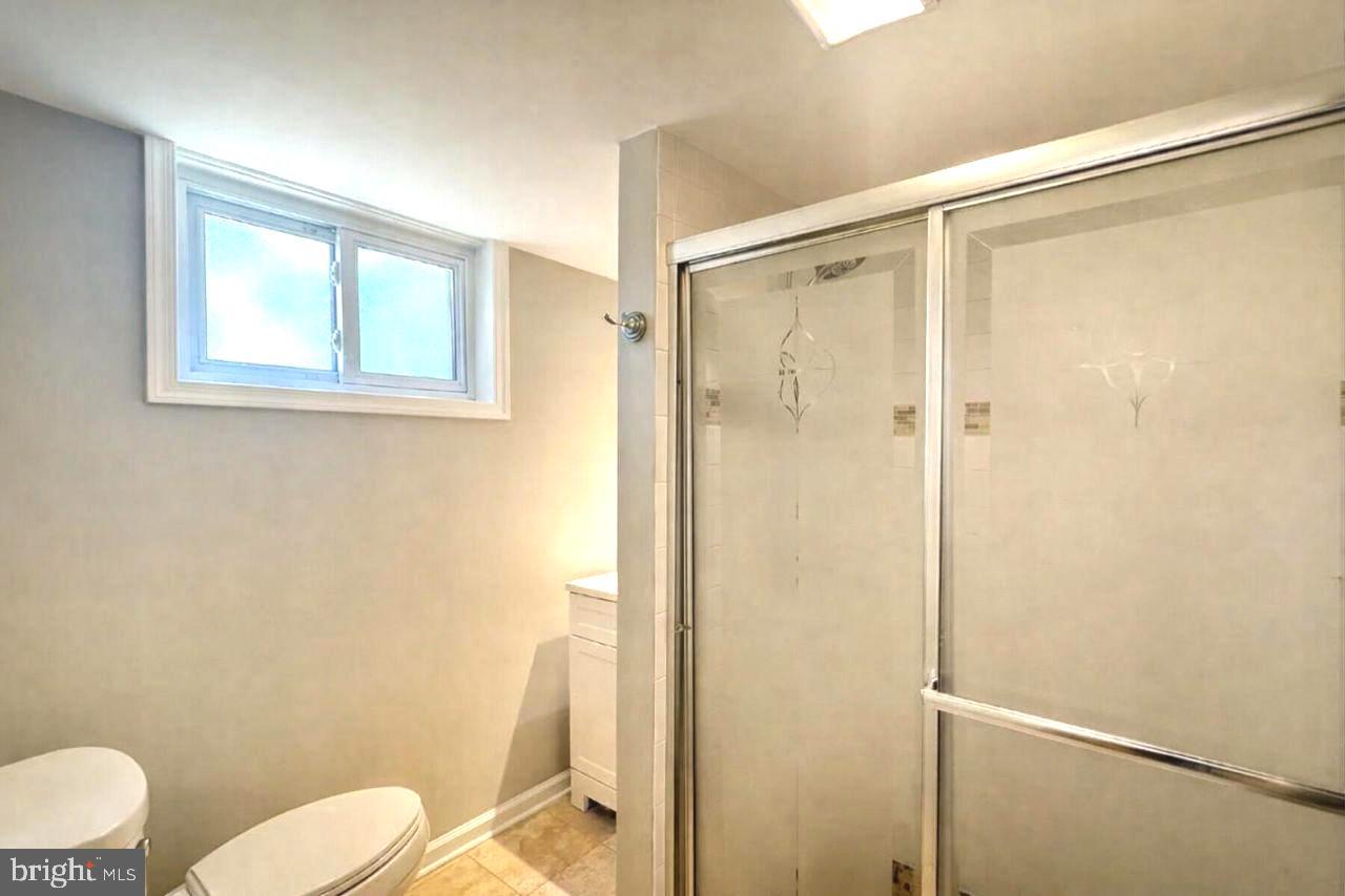 8012 Frye Road Alexandria, VA 22309 - Photo 33 of 40 a bathroom with a shower a toilet and a window