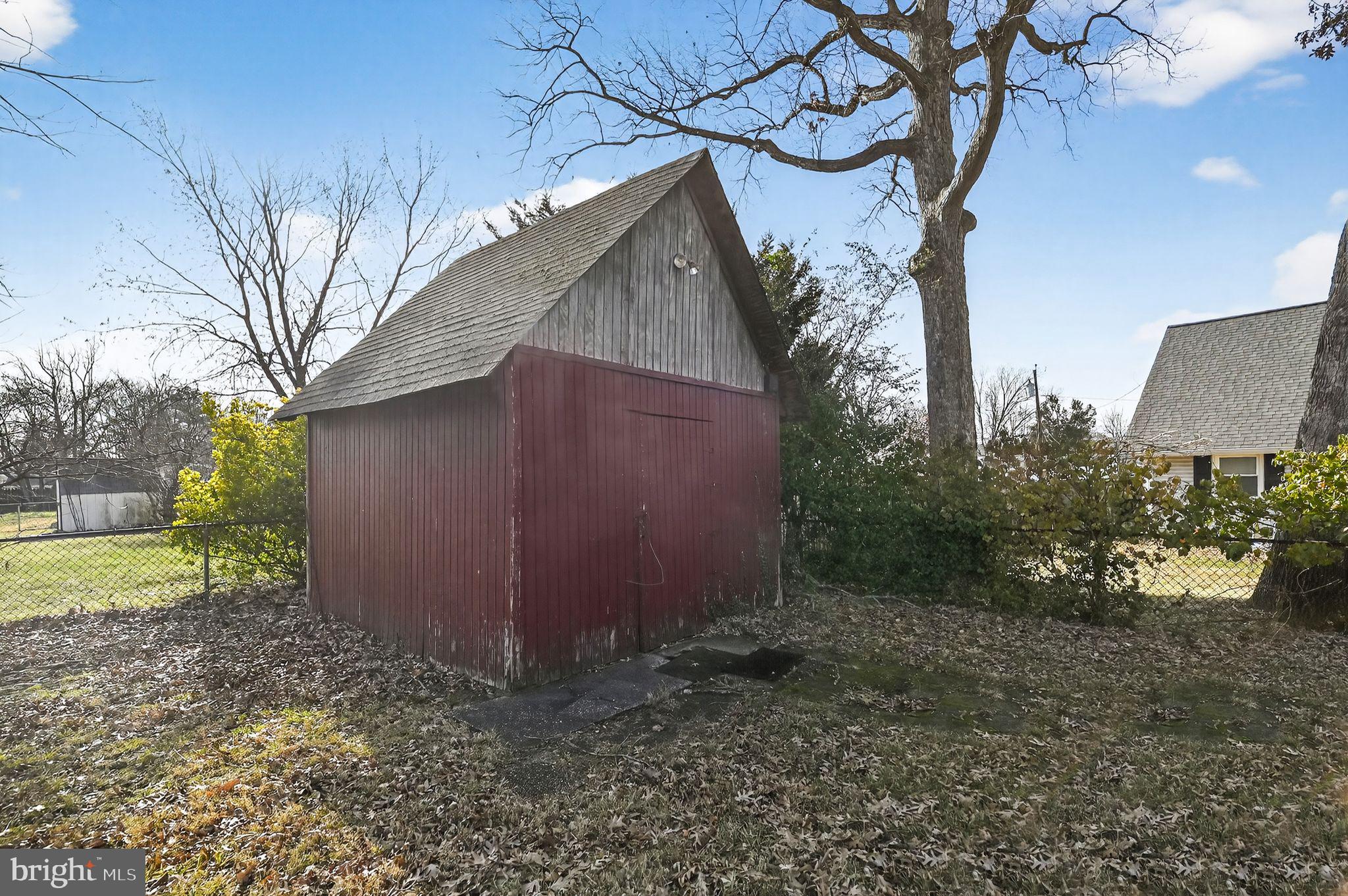 8012 Frye Road Alexandria, VA 22309 - Photo 40 of 40 a backyard of a house with lots of green space