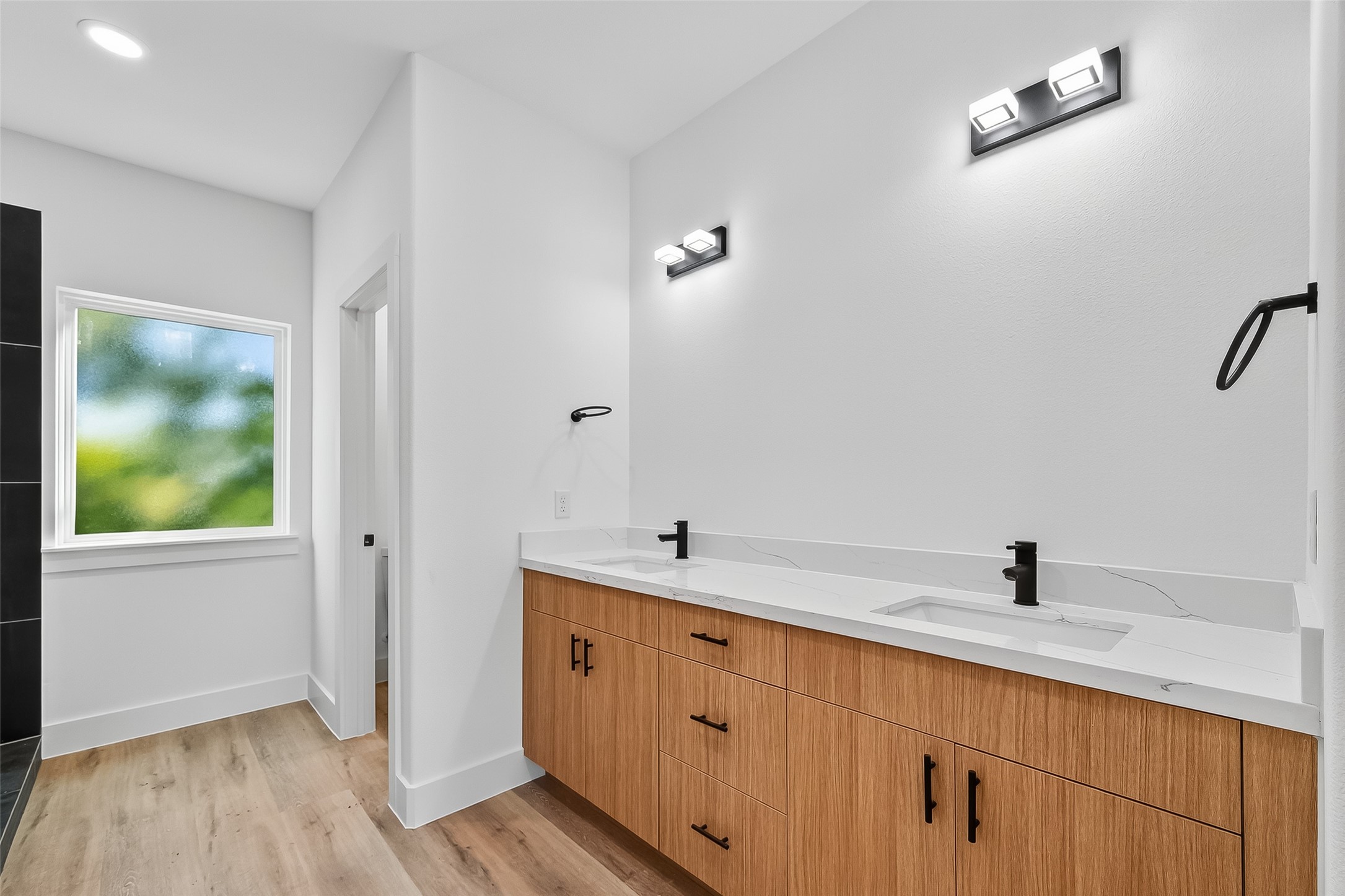 3315 Nettleton Street Houston, TX 77004 - Photo 16 of 38 a bathroom with a double vanity sink and mirror