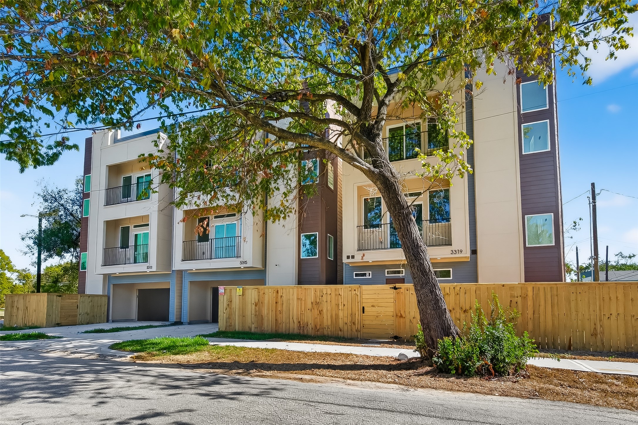 3315 Nettleton Street Houston, TX 77004 - Photo 2 of 38 front view of a house