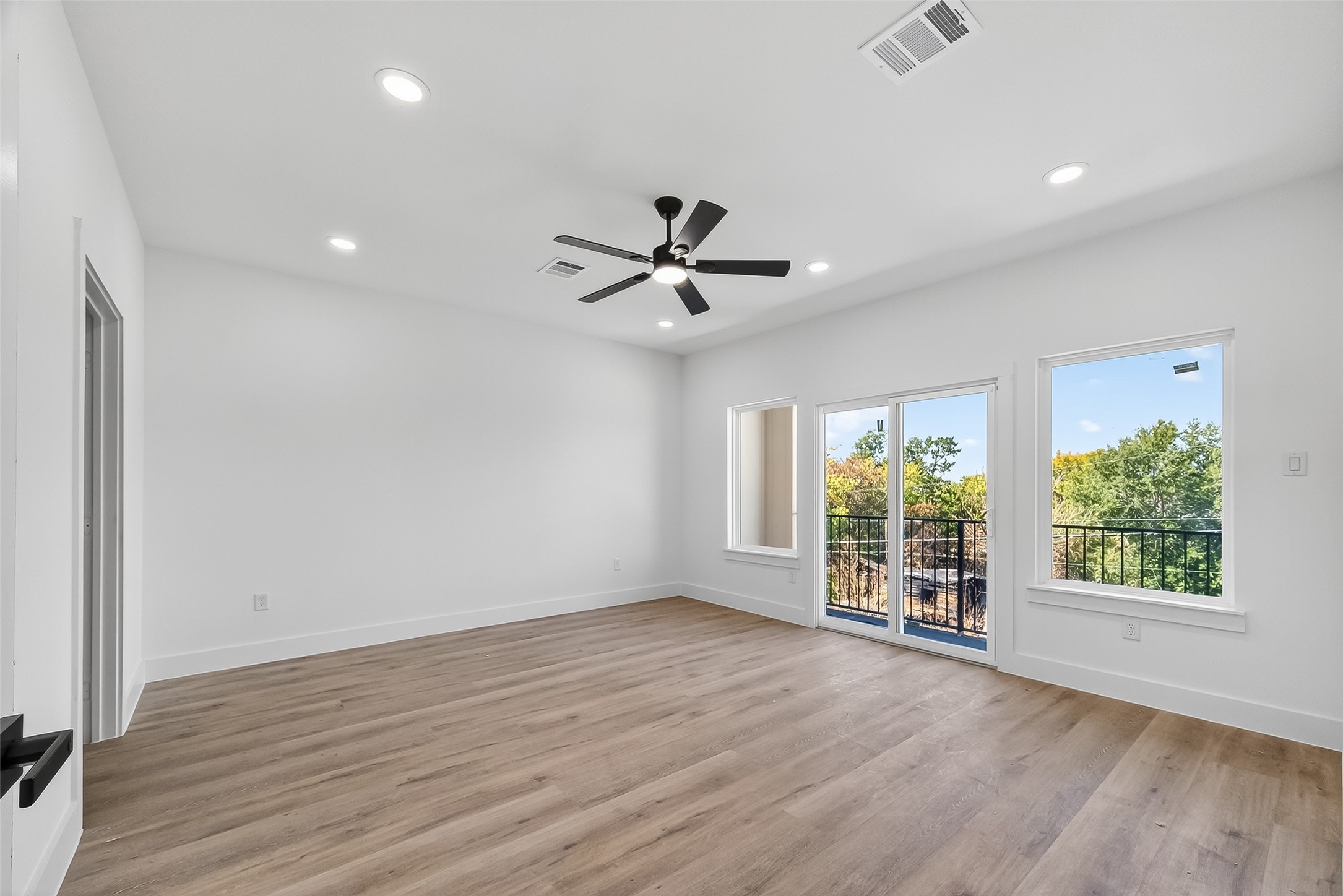3315 Nettleton Street Houston, TX 77004 - Photo 28 of 38 an empty room with wooden floor and windows