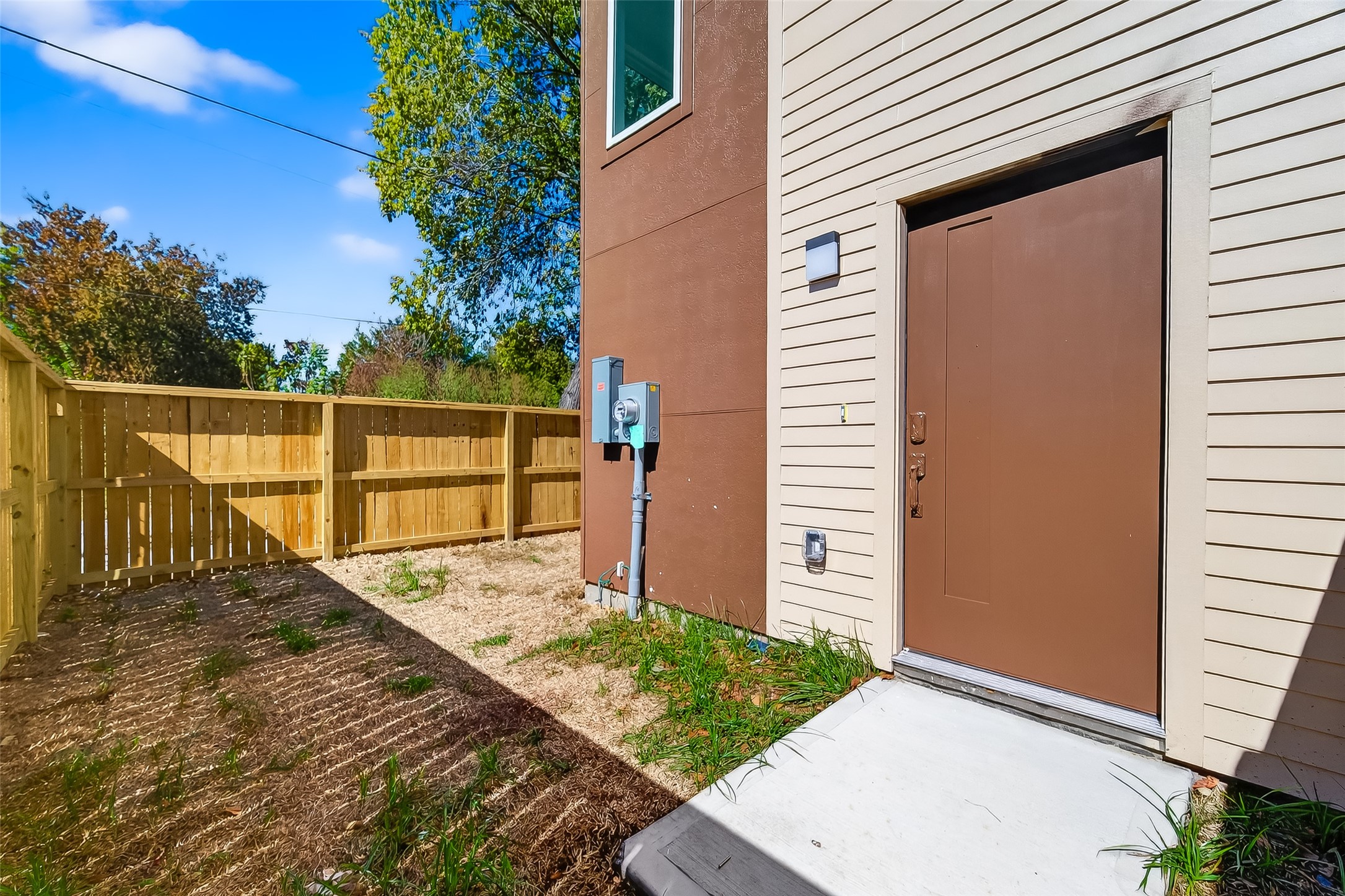 3315 Nettleton Street Houston, TX 77004 - Photo 34 of 38 a view of a balcony with wooden floor and fence