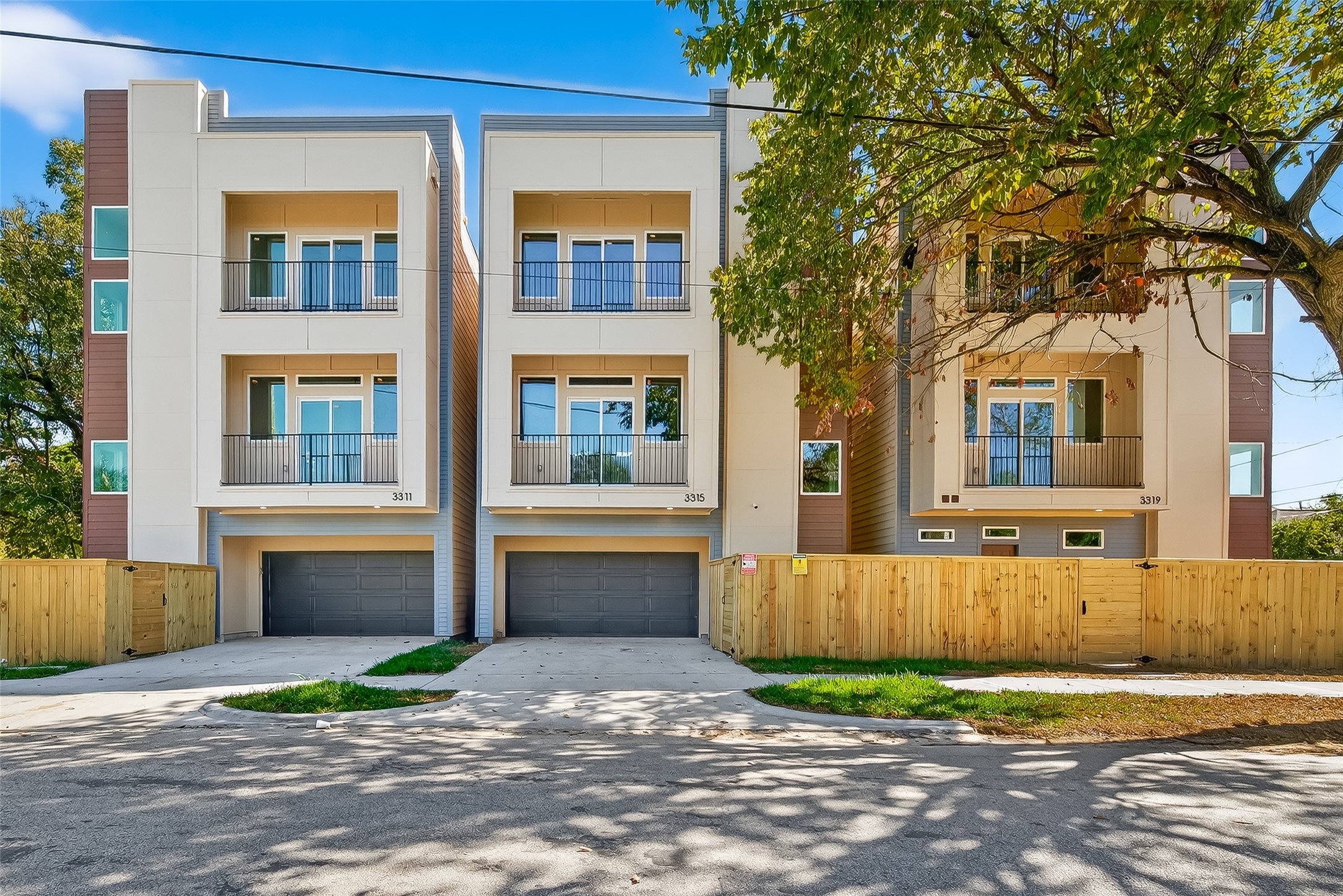 3315 Nettleton Street Houston, TX 77004 - Photo 38 of 38 a front view of a house with garden
