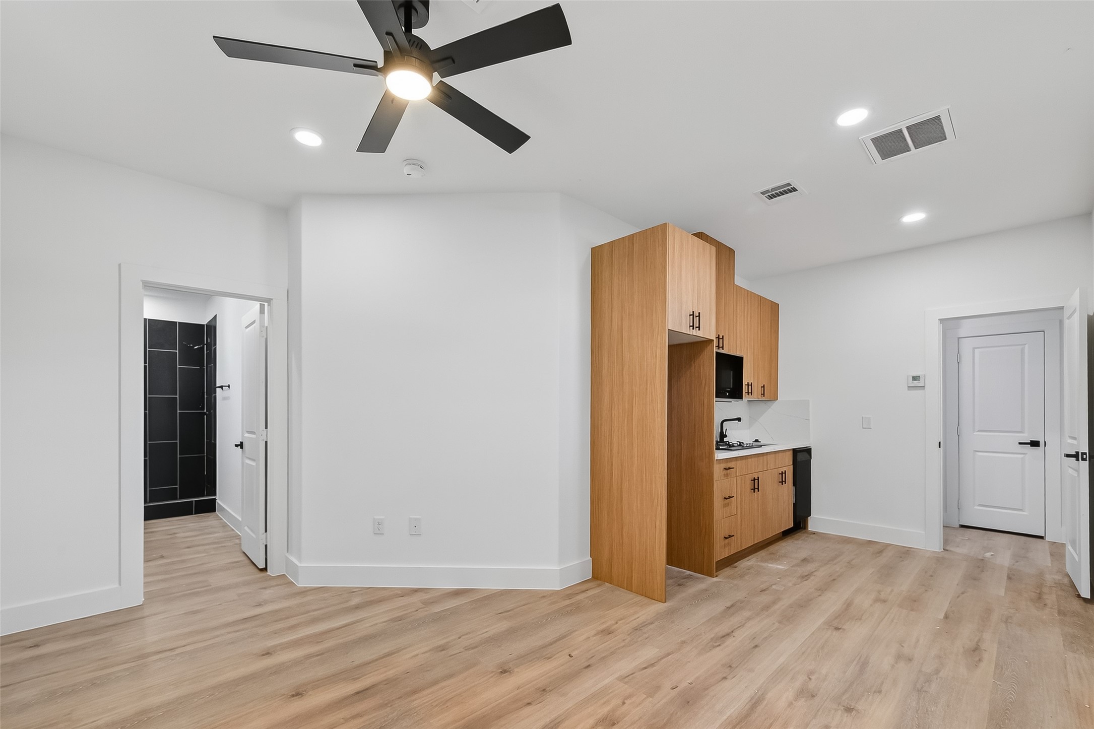 3315 Nettleton Street Houston, TX 77004 - Photo 4 of 38 a view of empty room with wooden floor and ceiling fan