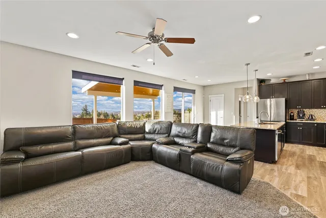 $700,000 | 1320 34th Street Southeast, Puyallup, WA 98372