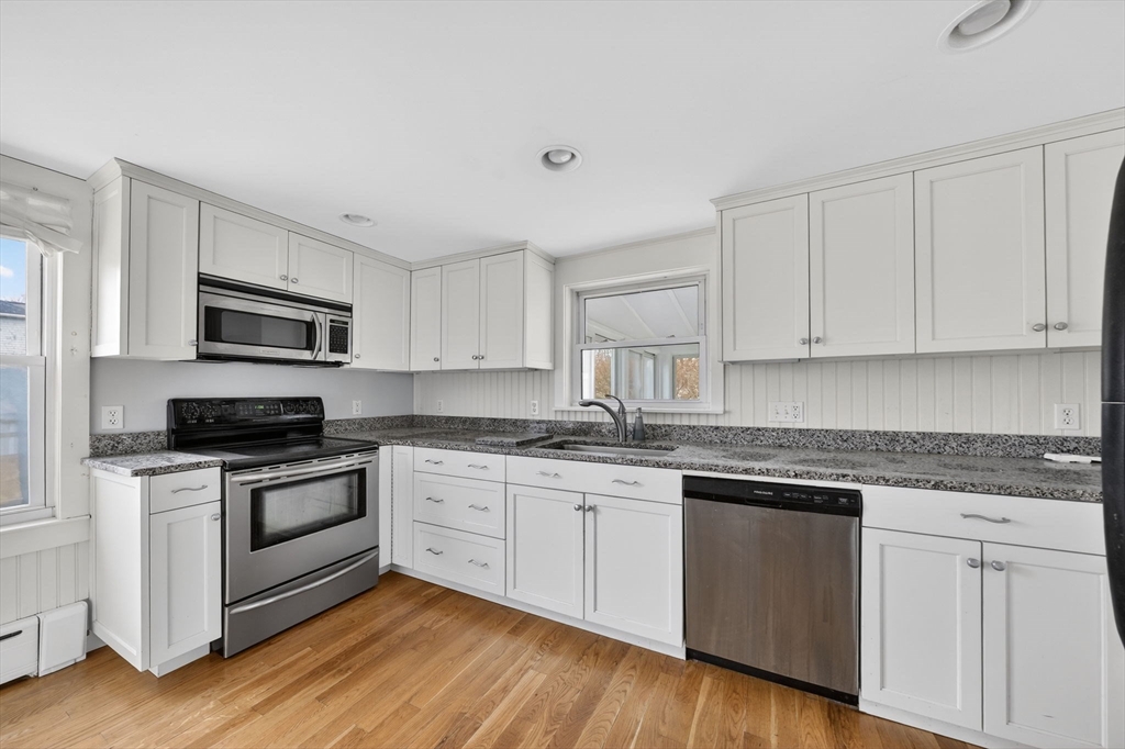 145 Pleasant Street Fairhaven, MA 02719 - Photo 4 of 41