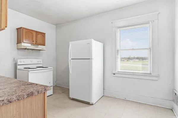 $180,000 | 3319 South Clinton Street, Fort Wayne, IN 46806