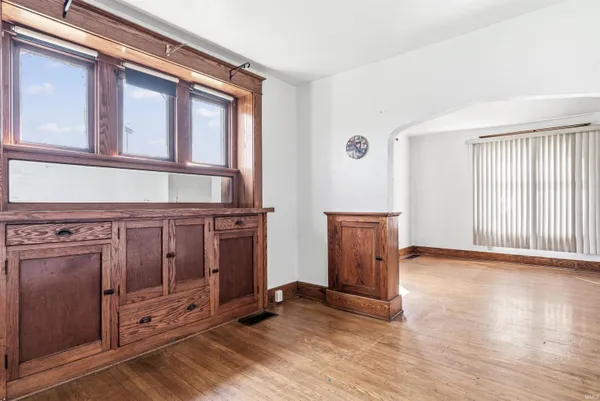 $180,000 | 3319 South Clinton Street, Fort Wayne, IN 46806