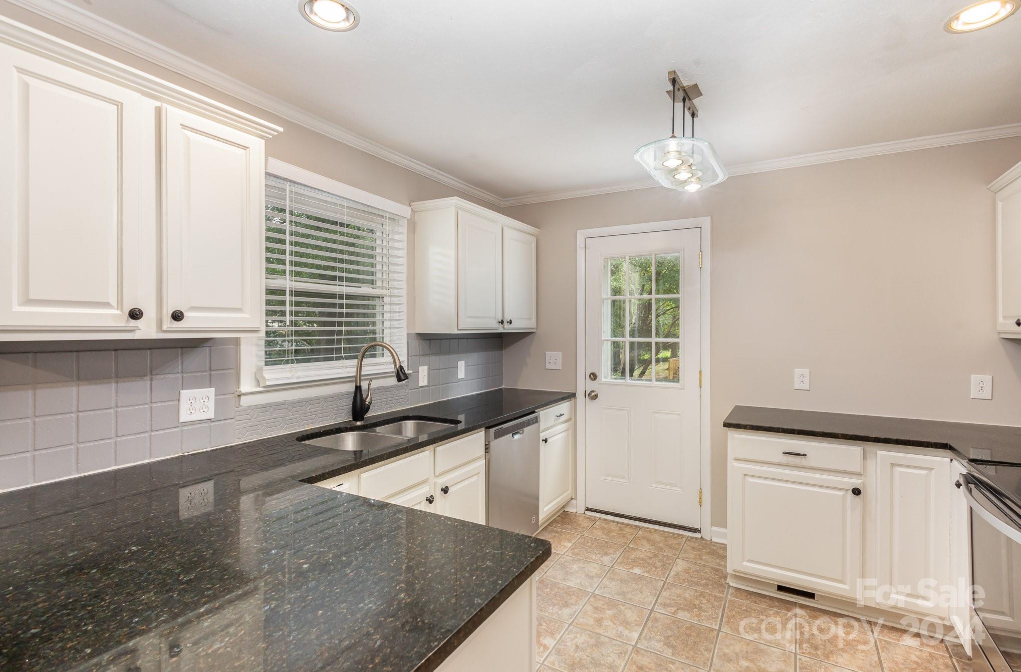 1512 Rama Road Charlotte, NC 28211 - Photo 2 of 30