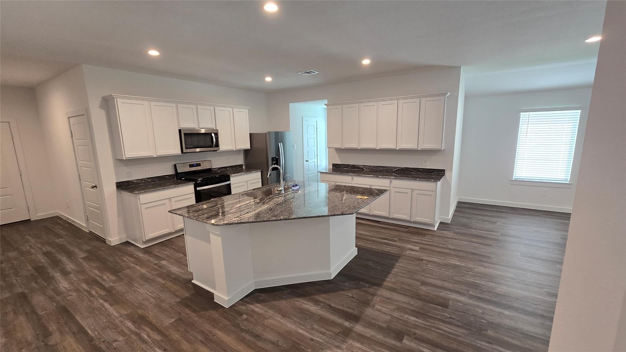 1118 Toledo Bend Pass Rosharon, TX 77583 - Photo 4 of 29