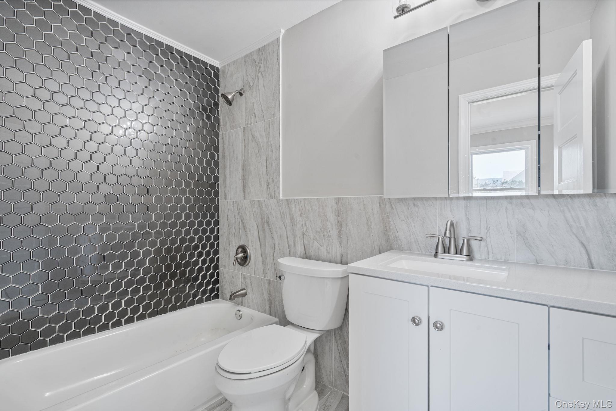7600 Main Road, Unit 1 East Marion, NY 11939 - Photo 11 of 42