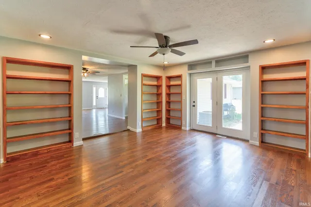 $215,000 | 215 Sycamore Street, Dale, IN 47523