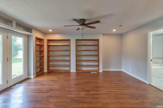 $205,000 | 215 Sycamore Street, Dale, IN 47523