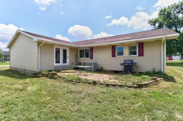 $215,000 | 215 Sycamore Street, Dale, IN 47523