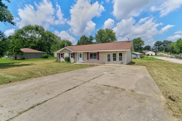 $205,000 | 215 Sycamore Street, Dale, IN 47523